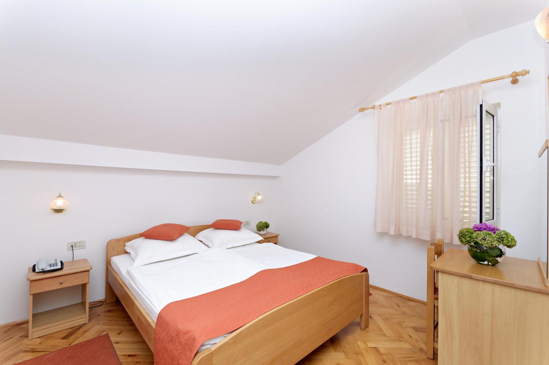Hotel Epario Лопар Екстериор снимка