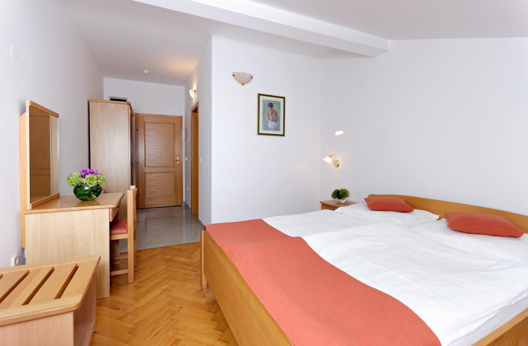 Hotel Epario Лопар Екстериор снимка