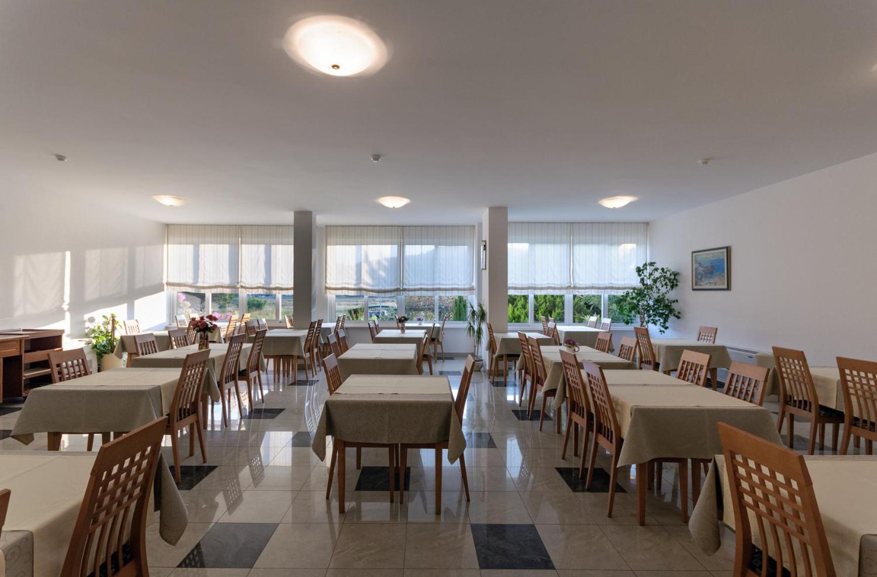 Hotel Epario Лопар Екстериор снимка