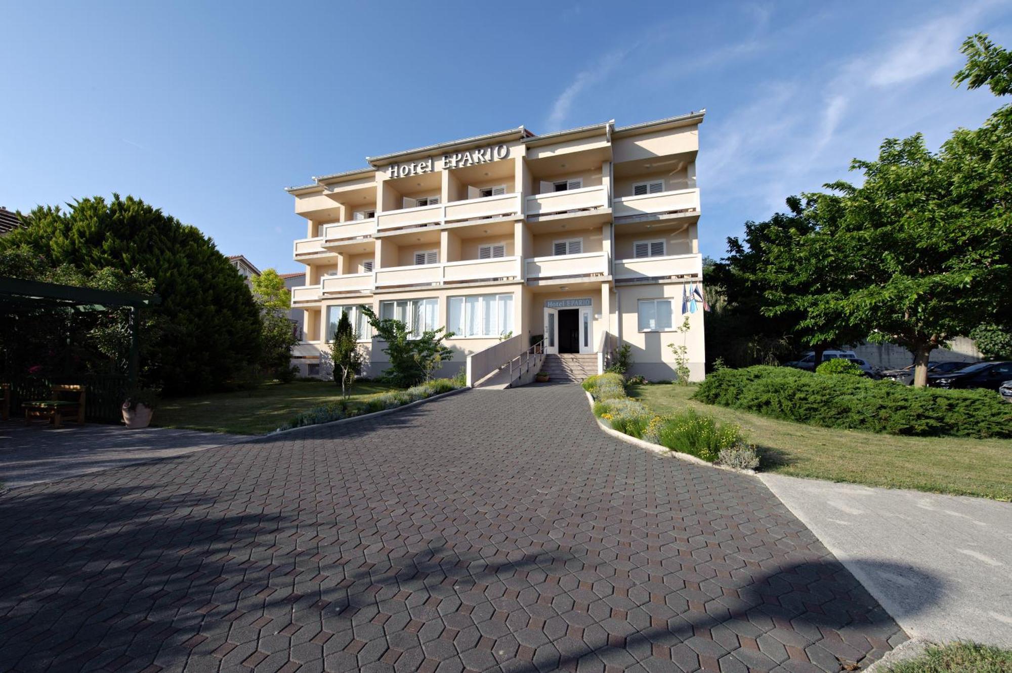 Hotel Epario Лопар Екстериор снимка